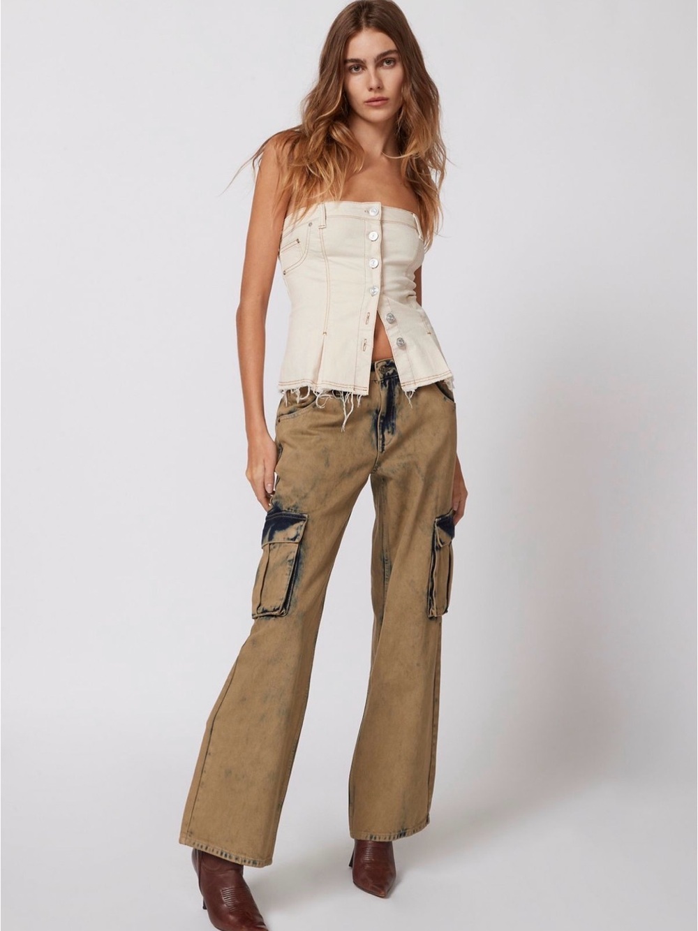 Guess Low Rise Wide Leg Flare Cargo Jeans in Khaki with Black Accents